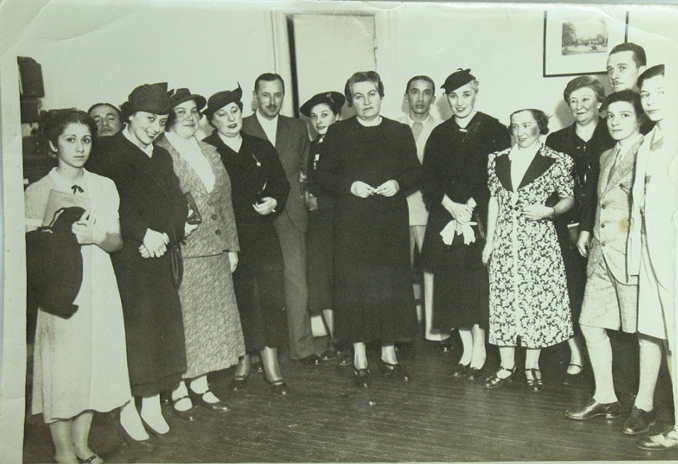 Olga con Dolores Dabat y Gabriela Mistral